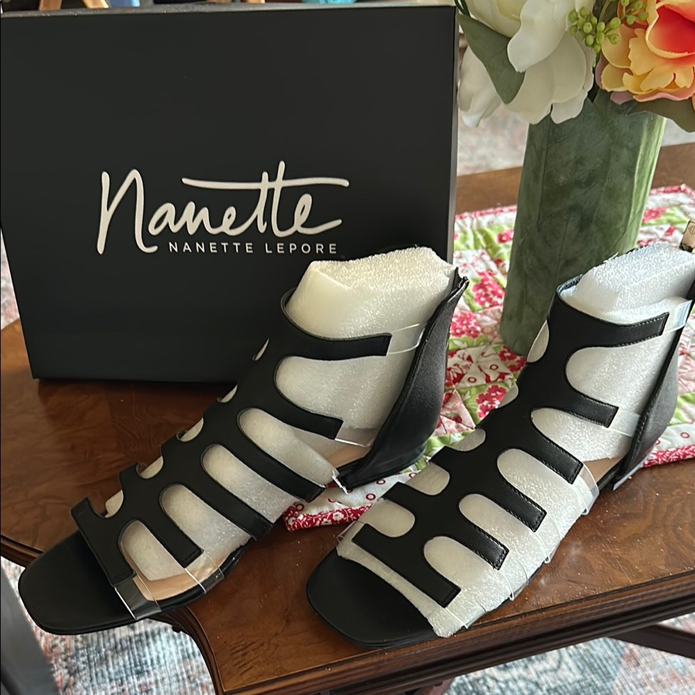 Nanette Lepore Black and Clear Gladiator Sandals, zip up back size 10 NWT